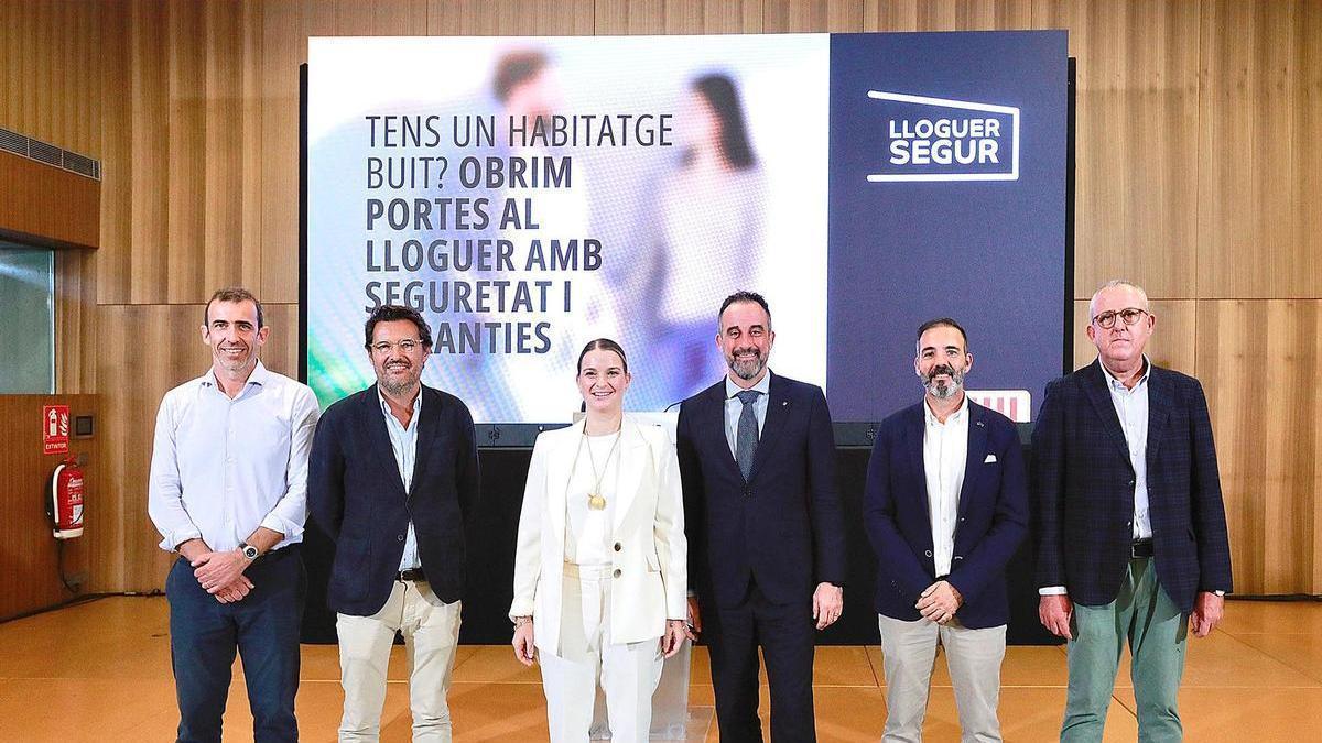 Prohens y Mateo, junto a los representantes de los administradores de fincas y de los agentes de la propiedad, en la presentación de ‘Alquiler Seguro’.