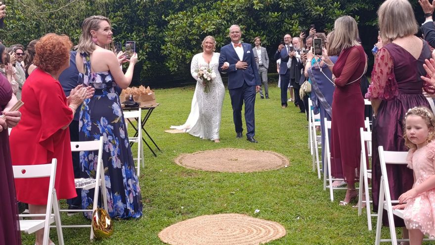 Boda &quot;internacional&quot; en Llanera: las imágenes del enlace de Gabi y Jason en Villabona