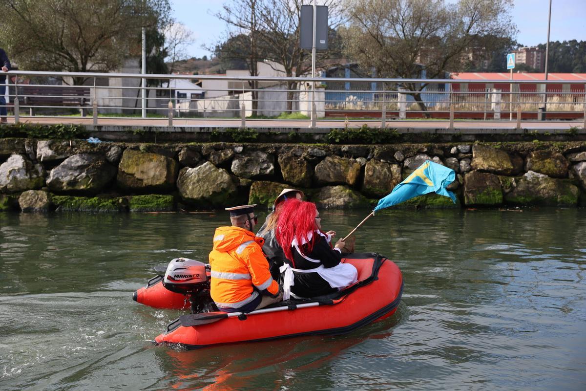 En imágenes: El desembarco de la Sardina abre el Antroxu de Avilés