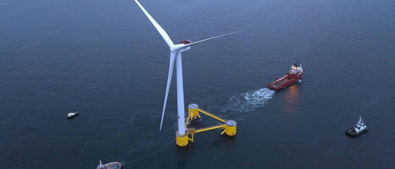 Uno de los aerogeneradores del parque Windfloat de EDP en Portugal.