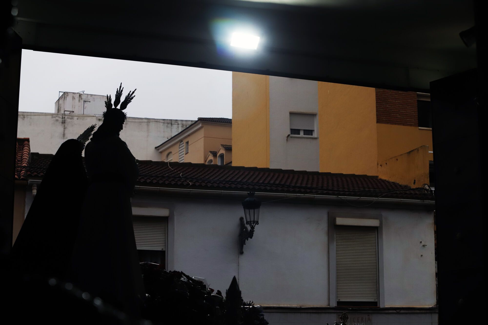 Misa del Alba y traslado de Nuestro Padre Cautivo y la Virgen de la Trinidad, donde la lluvia ha sido la protagonista en la jornada de hoy