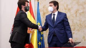 L’absència de Feijóo enfosqueix la presa de possessió de Mañueco
