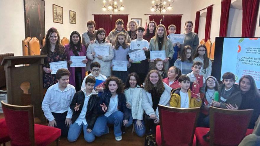 Ganadores del Concurso de Caligramas en el Ayuntamiento de Pravia.
