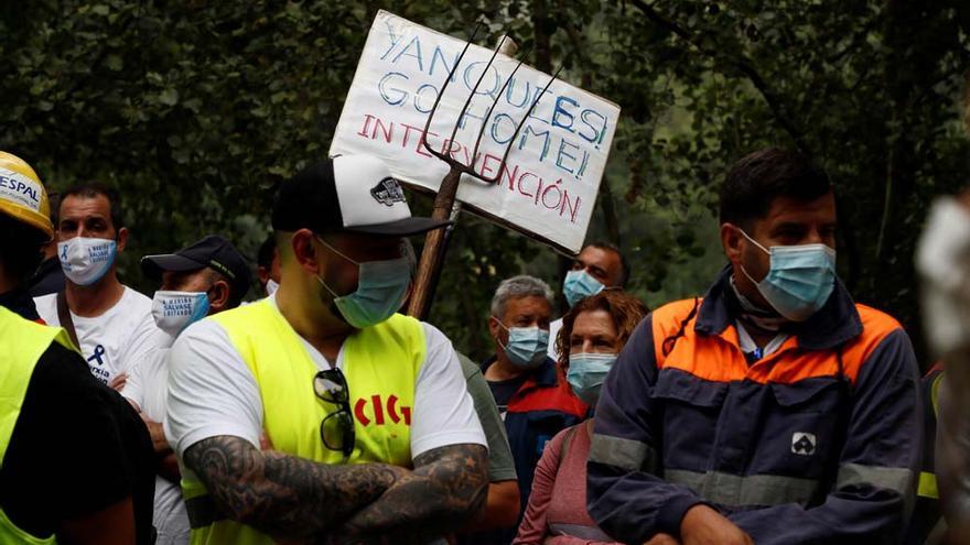 Protesta de trabajadores de la planta de Alcoa en San Cibrao.