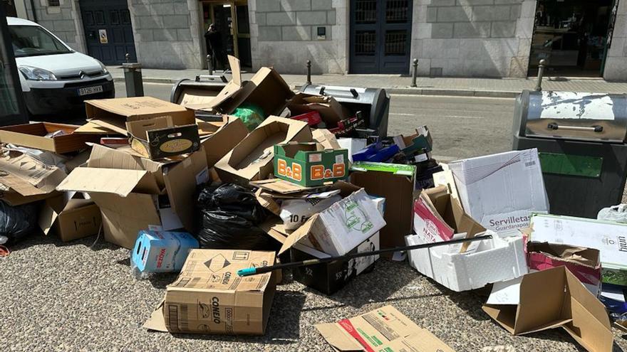 Enquesta. La vaga d&#039;escombraries a Figueres és més culpa de l&#039;Ajuntament o dels sindicats?