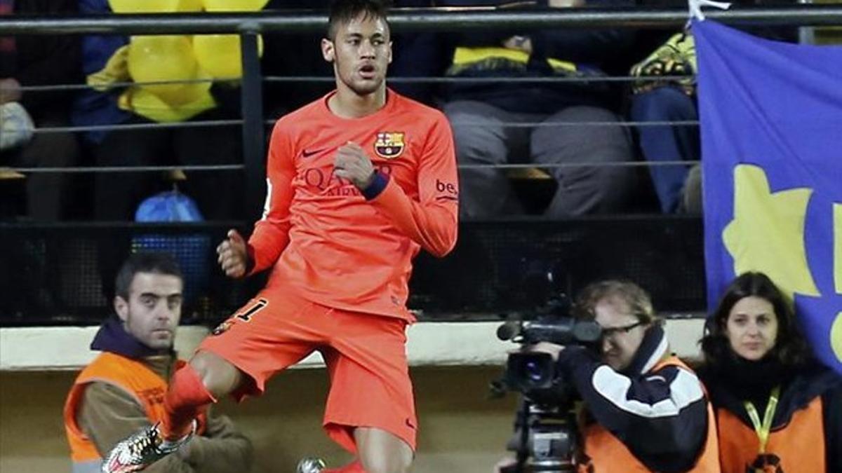 Neymar marcó dos goles