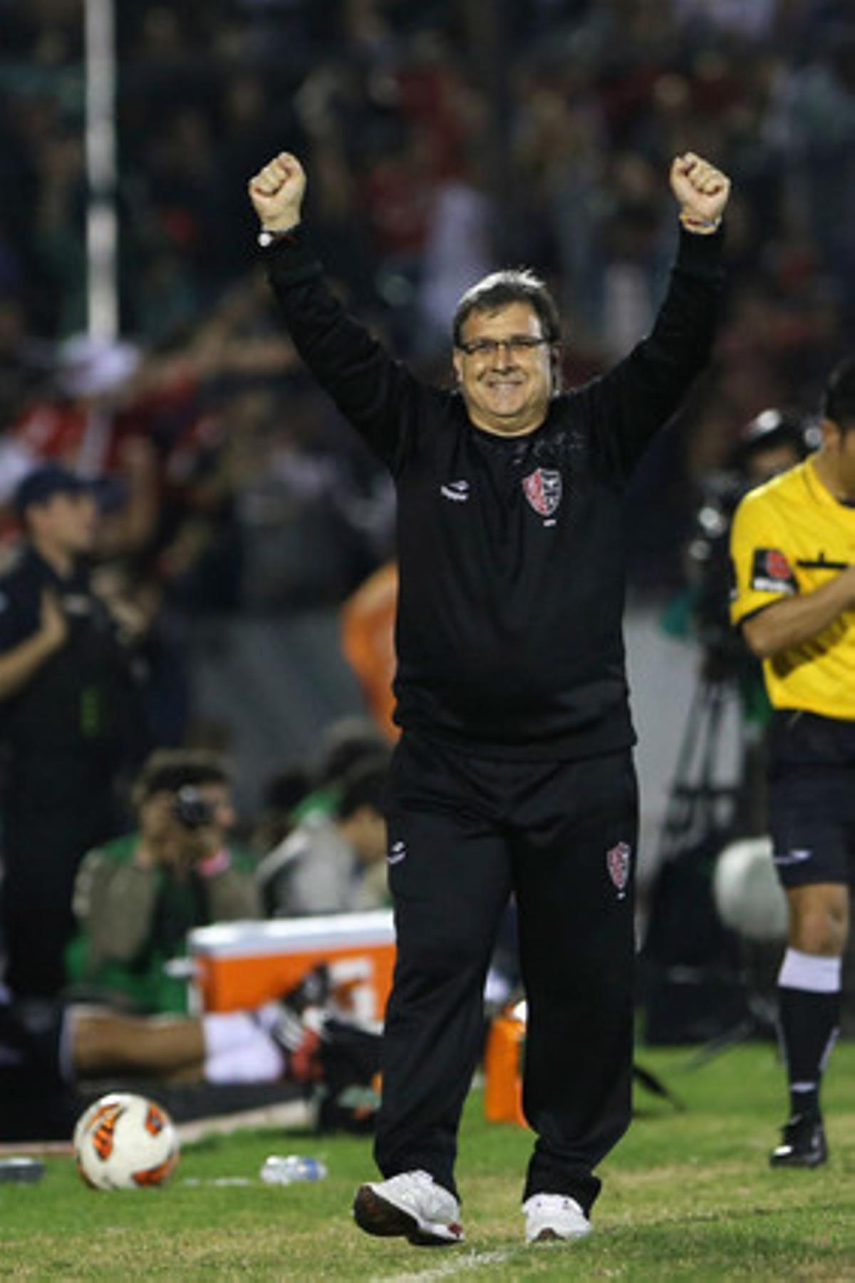 ’Tata’ celebra el gol marcat per els seus jugadors del Newell’s Old Boys a els brasilers de l’Atletico Mineiro, durant la Copa Libertadores , el passat dia 3.