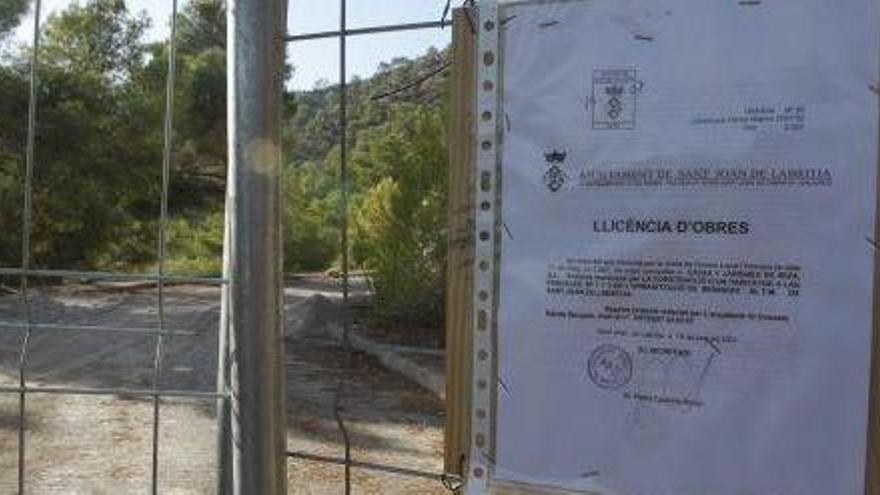 Una licencia de obras concedida por el Ayuntamiento de Sant Joan en junio de 2007 para edificar en Benirràs.