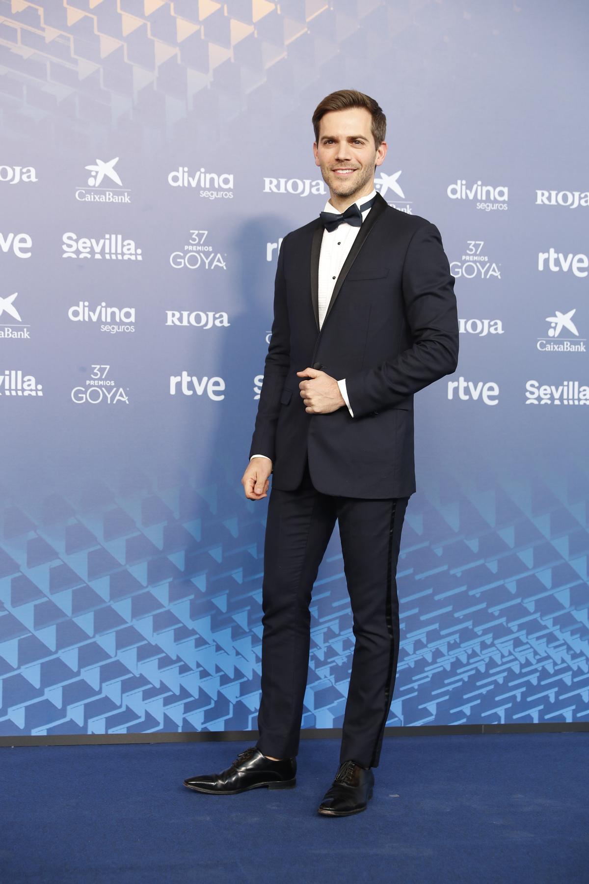 SEVILLA 11/02/2023.- El actor Marc Clotet a su llegada a la XXXVII edición de los Premios Goya, que se celebra este sábado en el Palacio de Congresos y Exposiciones FIBES de Sevilla. EFE/Jorge Zapata