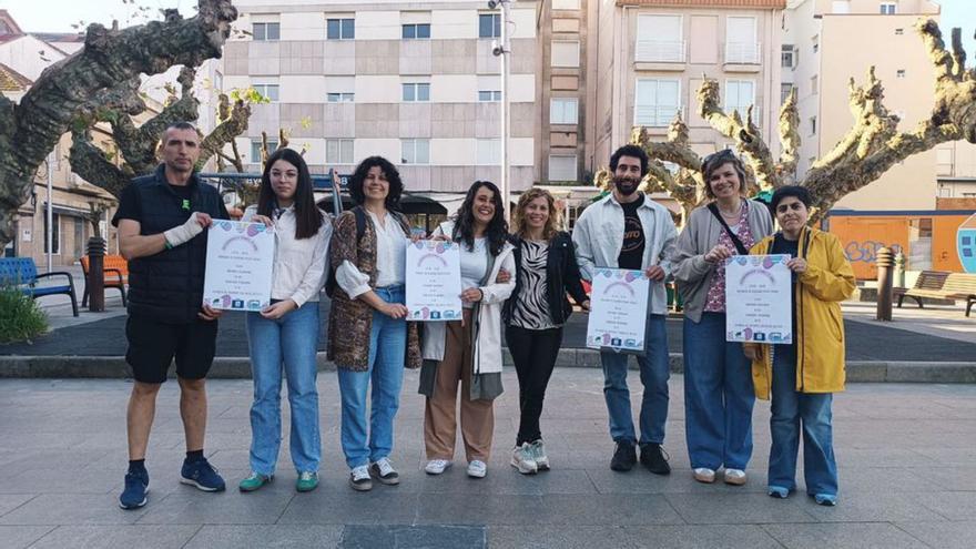 La presentación de la carrera, ayer, delante del Concello. | FdV