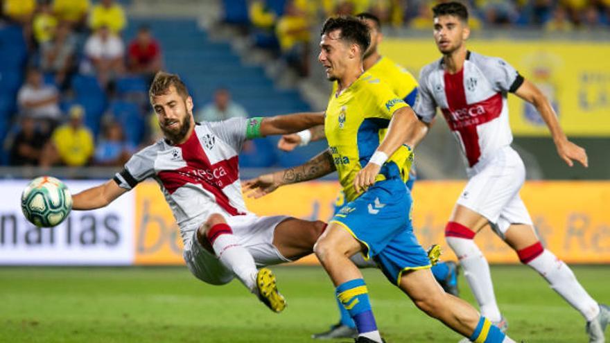 Boris Rapaic, delantero croata que jugó en la primera jornada de liga contra el Huesca, frente a Jorge Pulido.