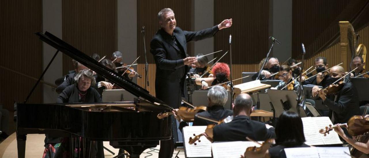 Alexander Liebreich dirige la Orquestra de València. | PALAU DE LA MÚSICA