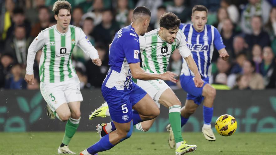 El Alavés resiste ante un Betis sin la magia de Isco