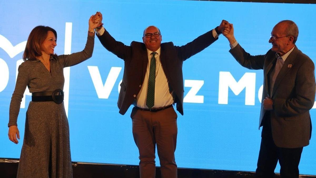 Patricia Navarro y Francisco de la Torre arropan a Jesús Lupiáñez en su presentación como candidato del PP en Vélez-Málaga.