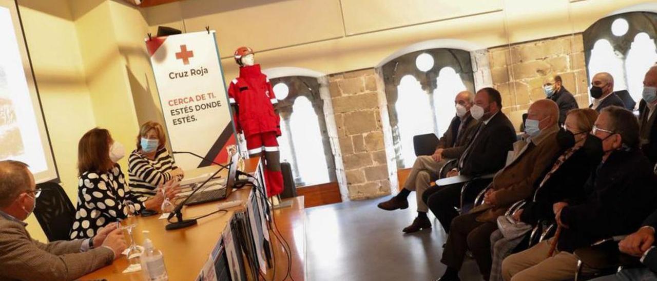 Participantes en la fiesta de Cruz Roja, ayer, en el Valdecarzana. | M. V.