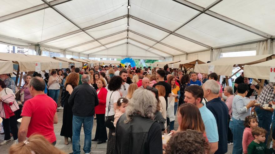 Comida internacional sin moverse de Cangas: así fue el mercado gastronómico &quot;Sabores y Saberes&quot;
