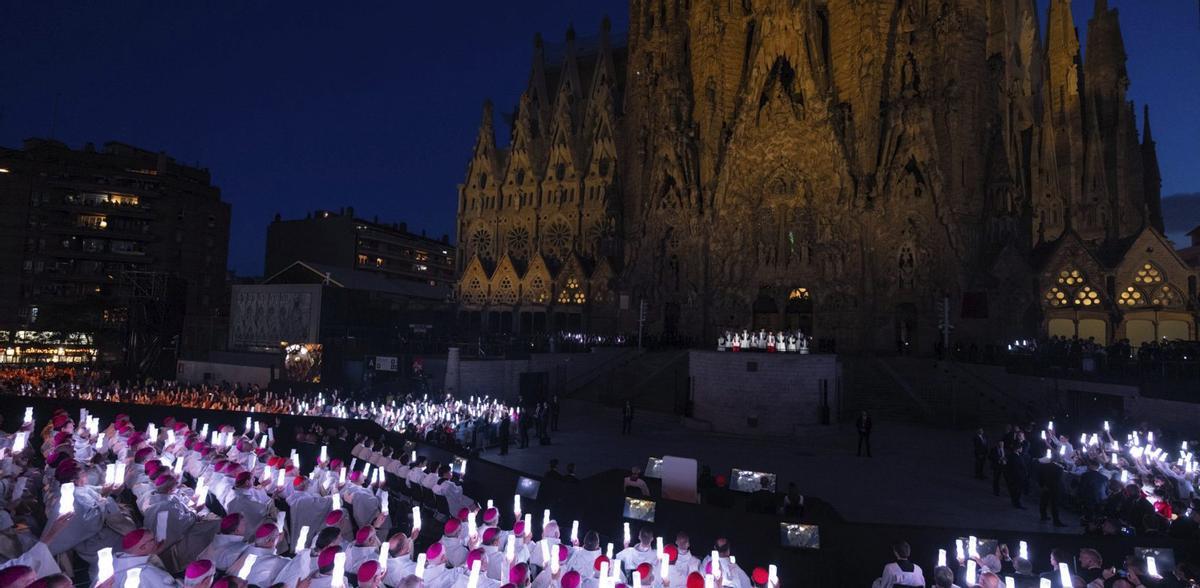 La benedicció de la torre de Jesús culmina amb un espectacle superb