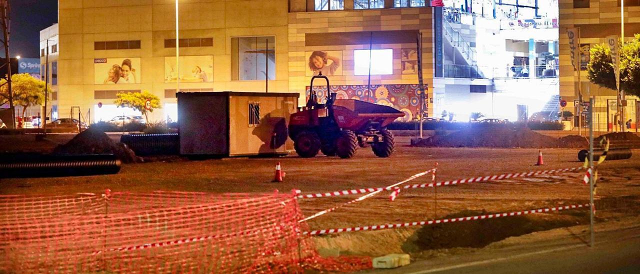 Una máquina, en la parcela
que ocupará el nuevo
 Palacio de Justicia. Tortajada