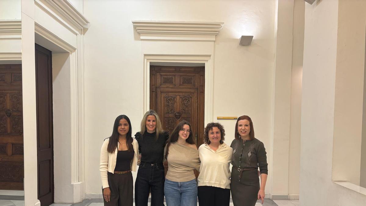 D'esquerra a dreta: Katherine Vilzzu, Carlota Carner, Míriam Navarro, Maria Mercè Soler i Olga Jiménez
