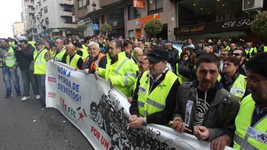 Protesta de los trabajadores de recogida de basura. // R.Grobas