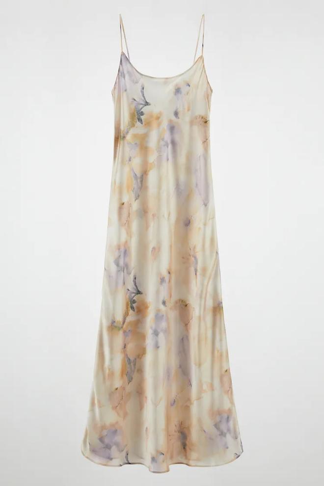 Vestido lencero de Zara con estampado tie-dye