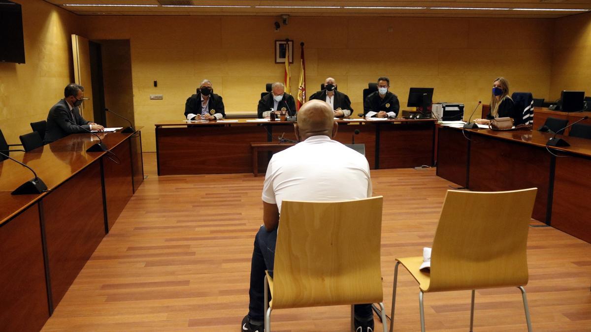 L&#039;acusat d&#039;intentar violar una noia a l&#039;exterior d&#039;un bar de Lloret de Mar davant el tribunal de l&#039;Audiència de Girona
