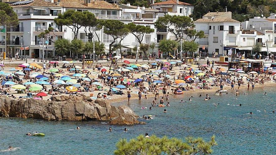 Les pernoctacions a la Costa Brava cauen un 40% durant el juliol i l&#039;agost