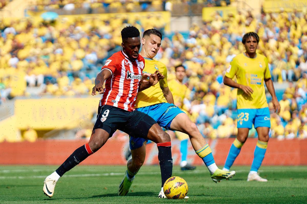 Iñaki Williams of Athletic Club competes for the ball with Mika Marmol of UD Las Palmas during the Spanish league, La Liga EA Sports, football match played between UD Las Palmas and Athletic Club at Estadio Gran Canaria on March 10, 2024, in Las Palmas de Gran Canaria, Spain. AFP7 10/03/2024 ONLY FOR USE IN SPAIN / Gabriel Jimenez / AFP7 / Europa Press;2024;SOCCER;Sport;ZSOCCER;ZSPORT;UD Las Palmas v Athletic Club - La Liga EA Sports;