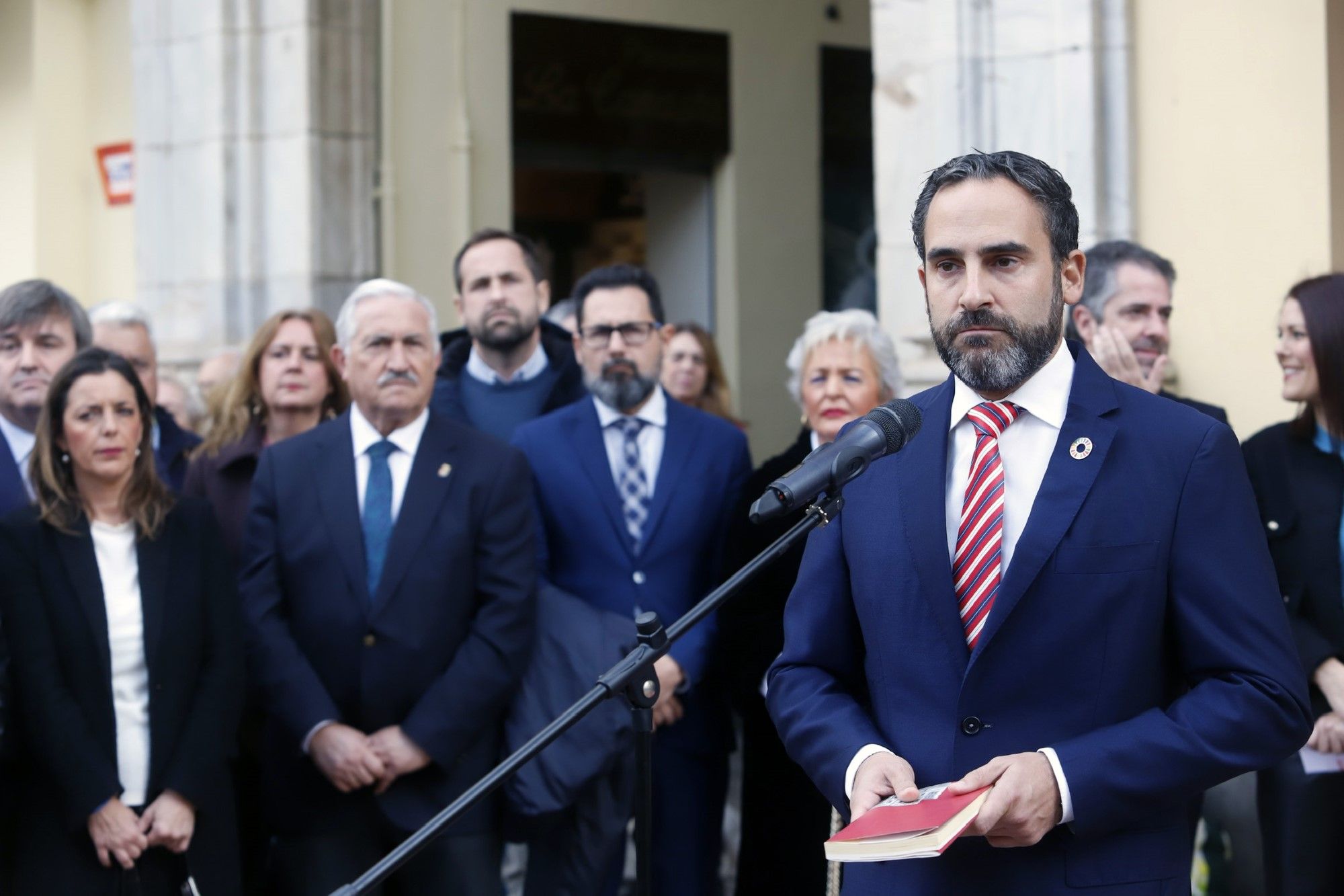 Málaga celebra el 44 aniversario de la Carta Magna con el izado de la bandera en la plaza de la Constitución