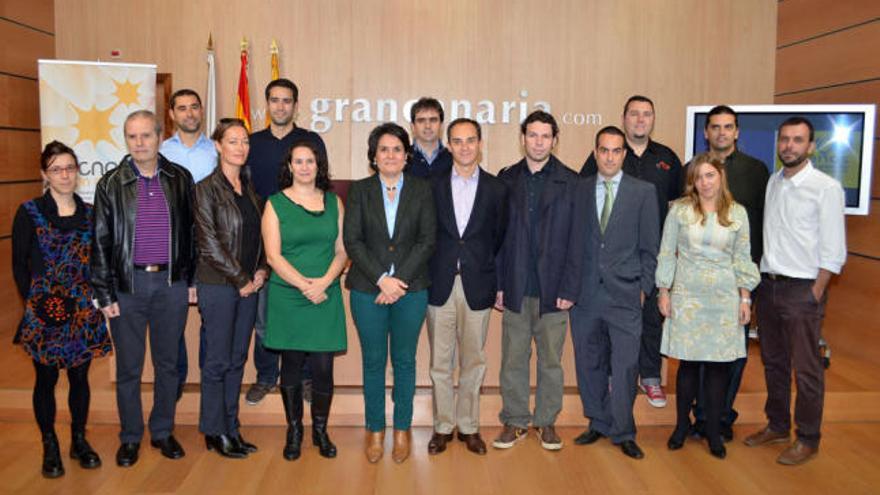 Jimena Delgado-Taramona (5ªi) junto a los promotores de las diez ideas empresariales premiadas en la 3ª edición del programa Tecnova G. C. | yaiza socorro