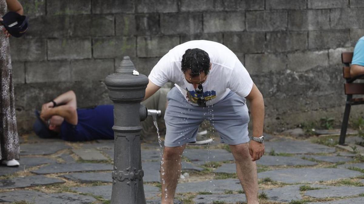 La ola de calor, imparable en Asturias: Oviedo y Mieres superan ya los 34 grados y podrían llegar a 40