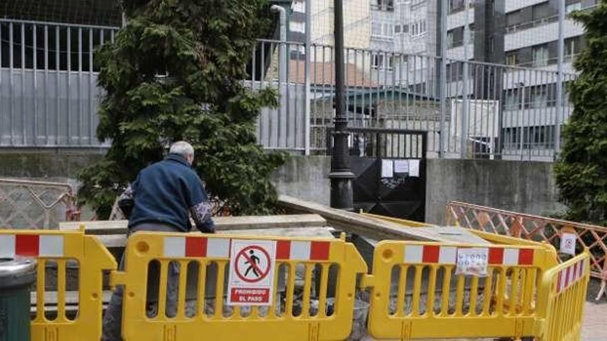 Obras de rehabilitación en los accesos al colegio Dolores Medio.