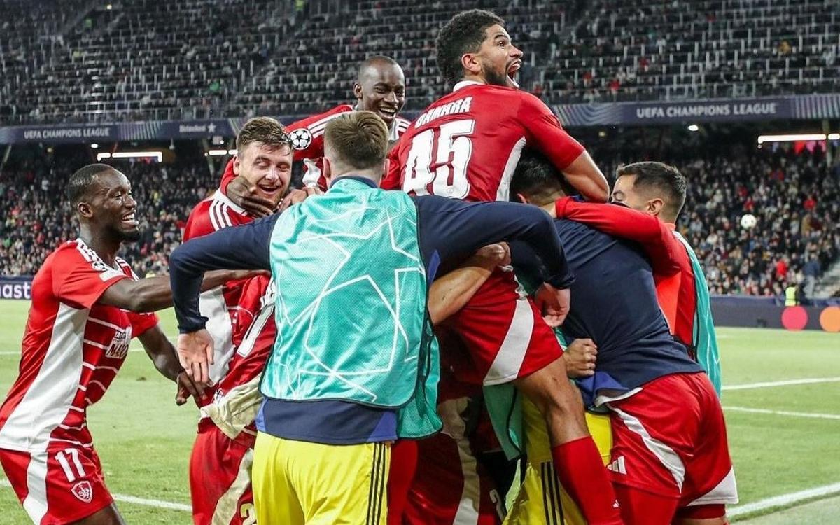 Los jugadores del Stade Brestois celebrando uno de los goles frente al Salzburg