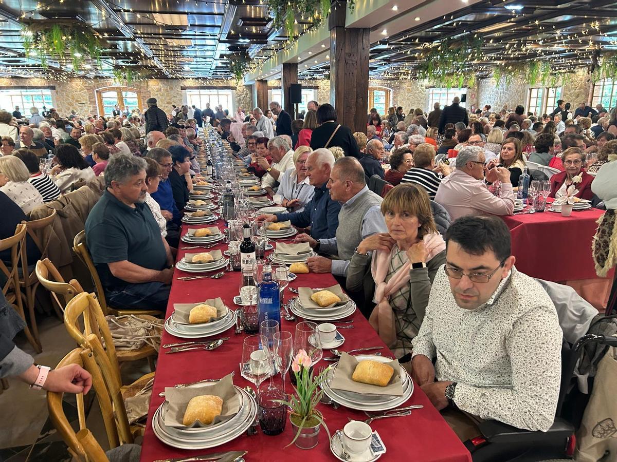 EN IMÁGENES: Comida por San Isidro de los jubilados de Llanera