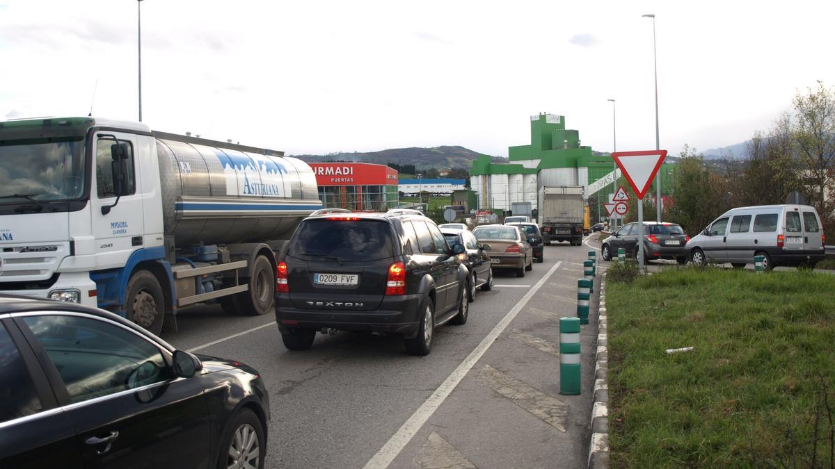Atascos en los accesos a Parque Principado