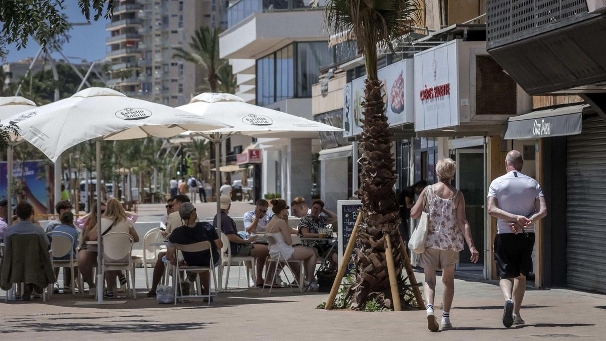 Una terraza en el reformado Passeig Marítim de Palma.
