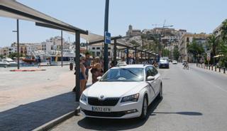 Parón de los taxistas de Ibiza para reclamar más sitio en las paradas