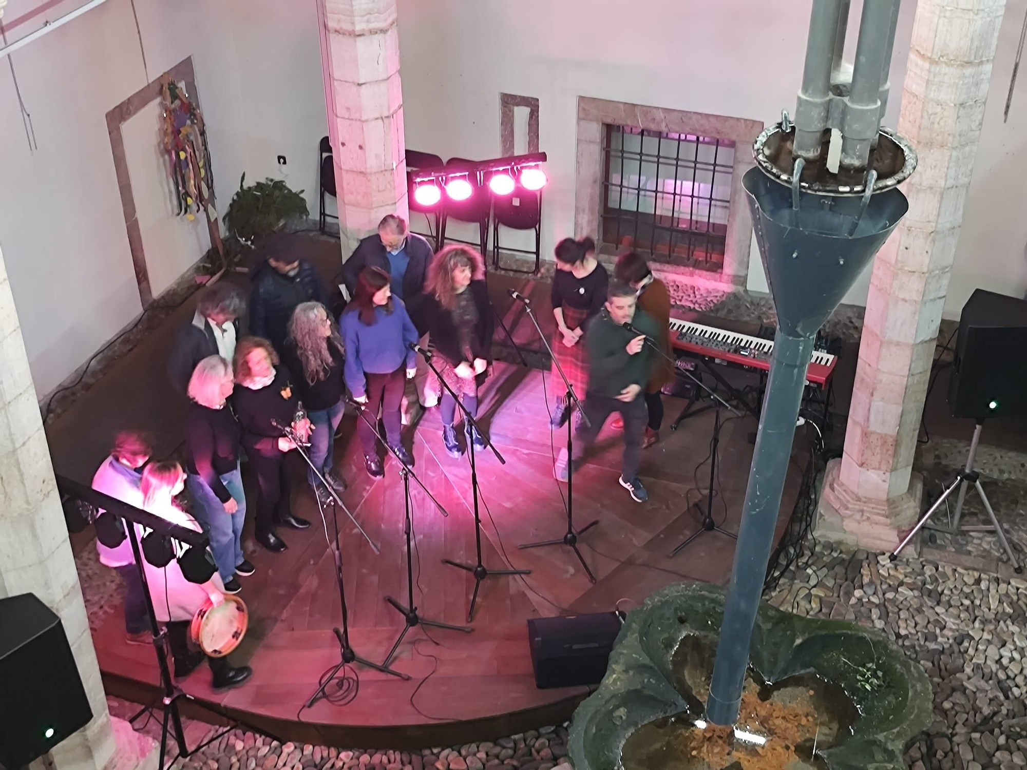 En imágenes, xuntanza moscona en el palacio Miranda-Valdecarzana