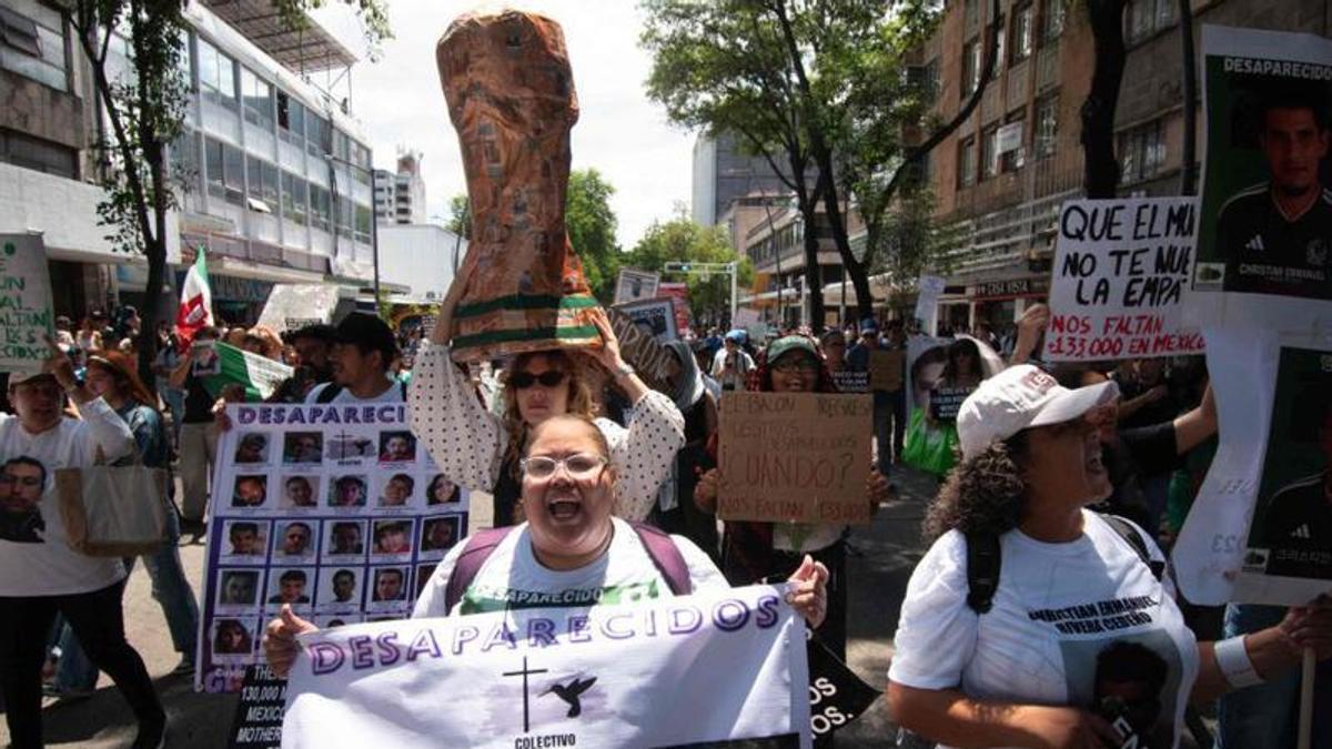 Manifestació a Guadalajara pels desapareguts, el 18 de juny.  | RUTH ROSAS / AFP