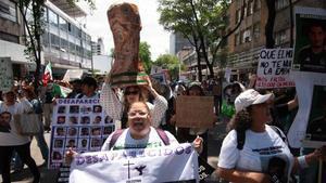 Manifestació a Guadalajara pels desapareguts, el 18 de juny.  | RUTH ROSAS / AFP