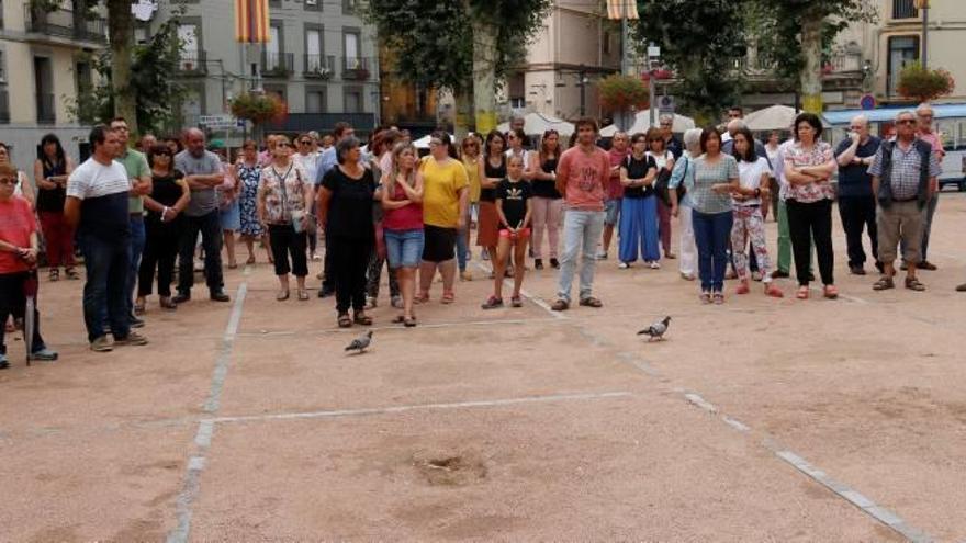 Ripoll fa cinc minuts de silenci per les víctimes