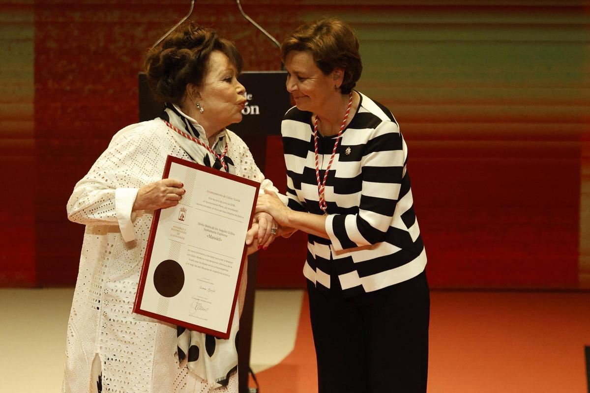 Massiel con Carmen Moriyón.