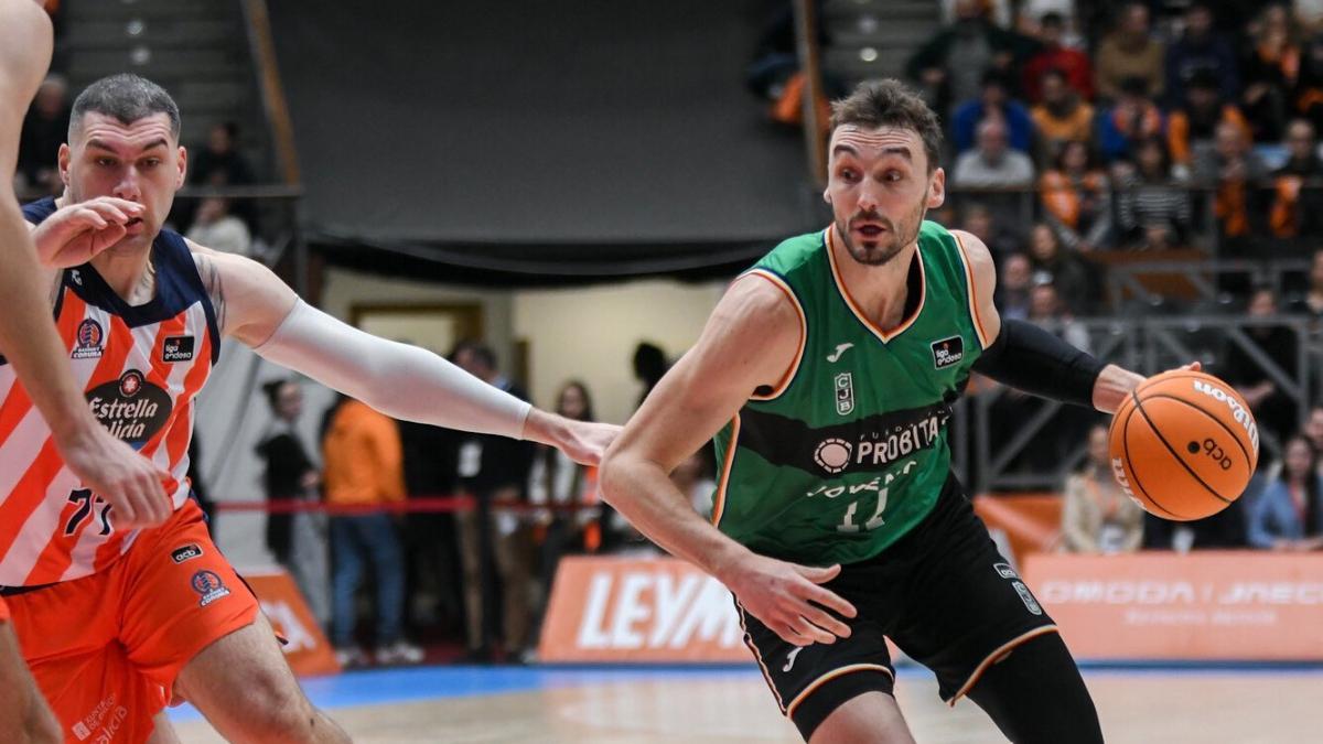 Sam Dekker, en acción ante Leyma Coruña