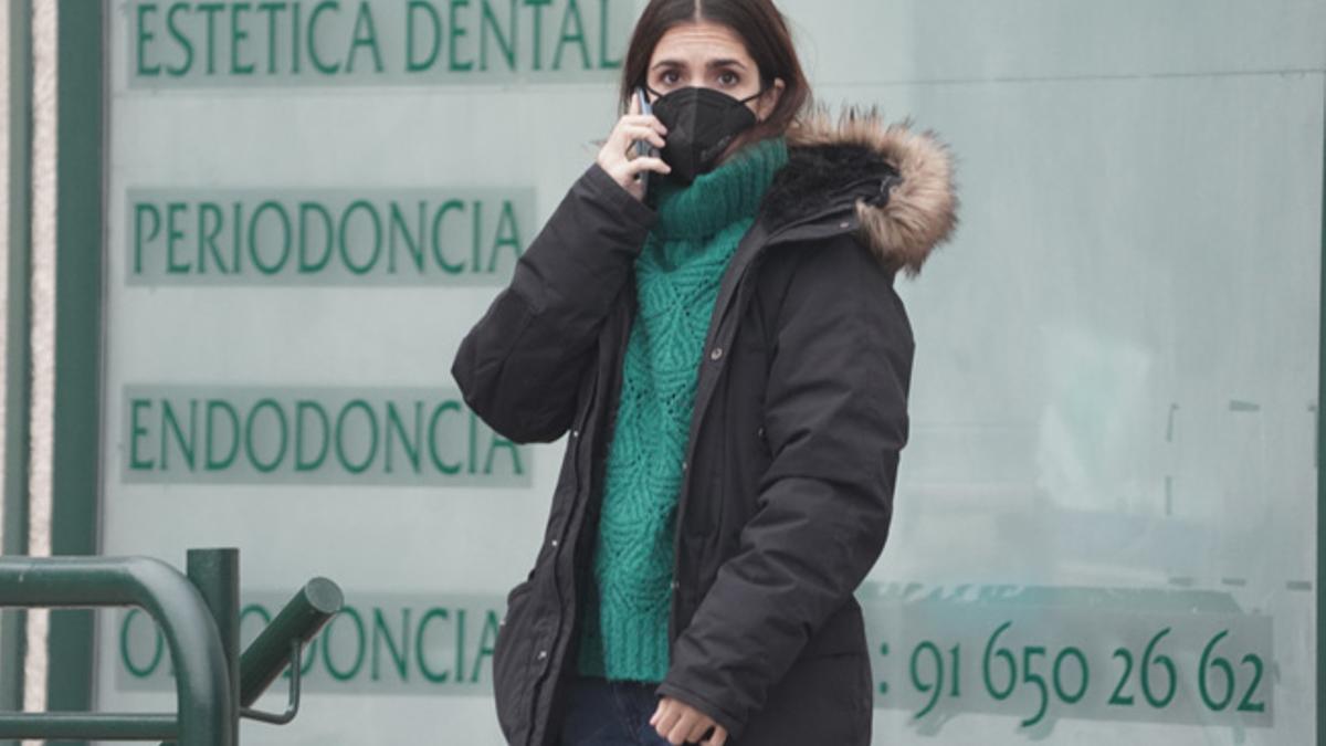 Dice Elena Furiase que todavía no guardes tus botas 'aprés ski' porque te salvarán tus looks de los últimos días de invierno