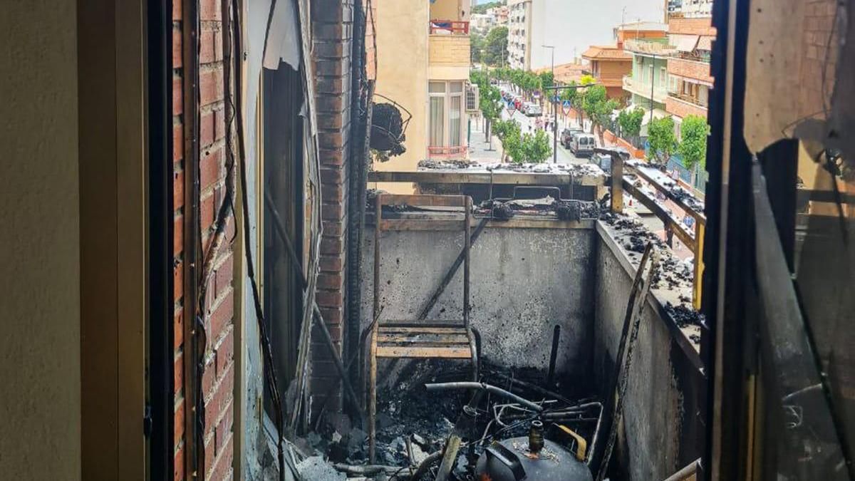 El balcón donde se produjo el incendio en Benidorm.