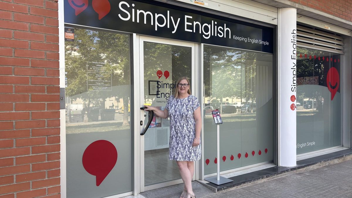 Wendy Kaye McAlister a la porta d’entrada de Simply English