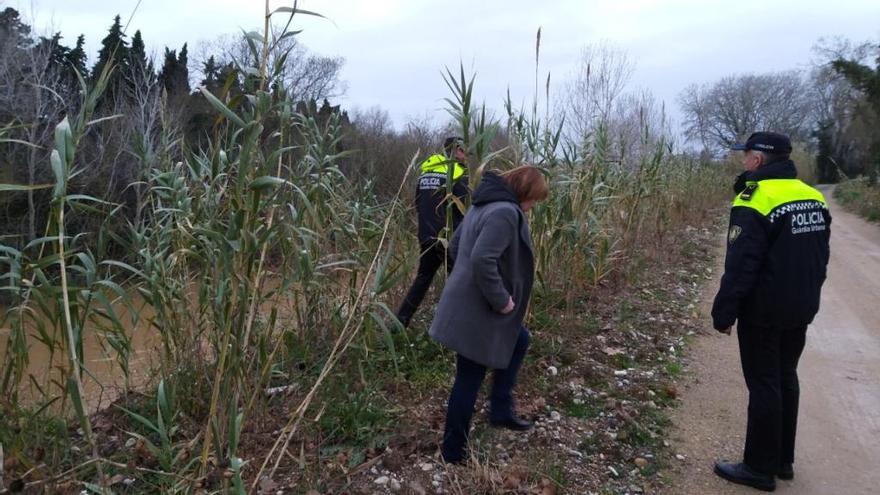 L&#039;alcaldesa de Figueres, inspeccionant zones inundades.