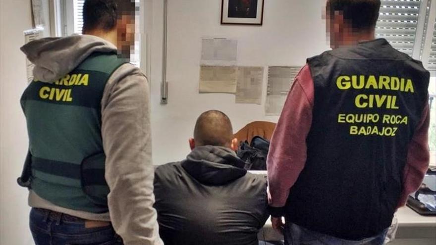 La Guardia Civil detiene al presunto autor del atraco en Caja Rural de Extremadura