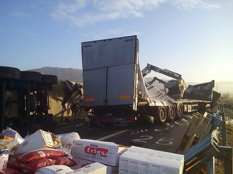 Accidente entre dos camiones en la A-2