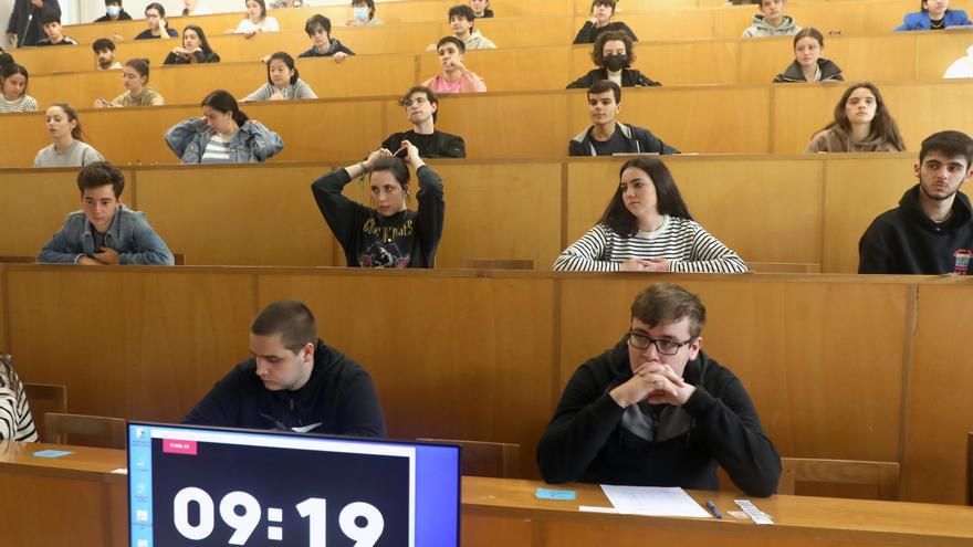 Alumnado en un examen de la ABAU.